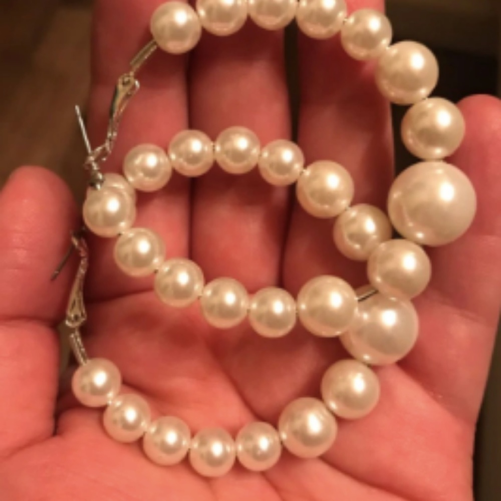 Today only $6 ❤️ new Simulated Pearl hoop earrings - Picture 6 of 8